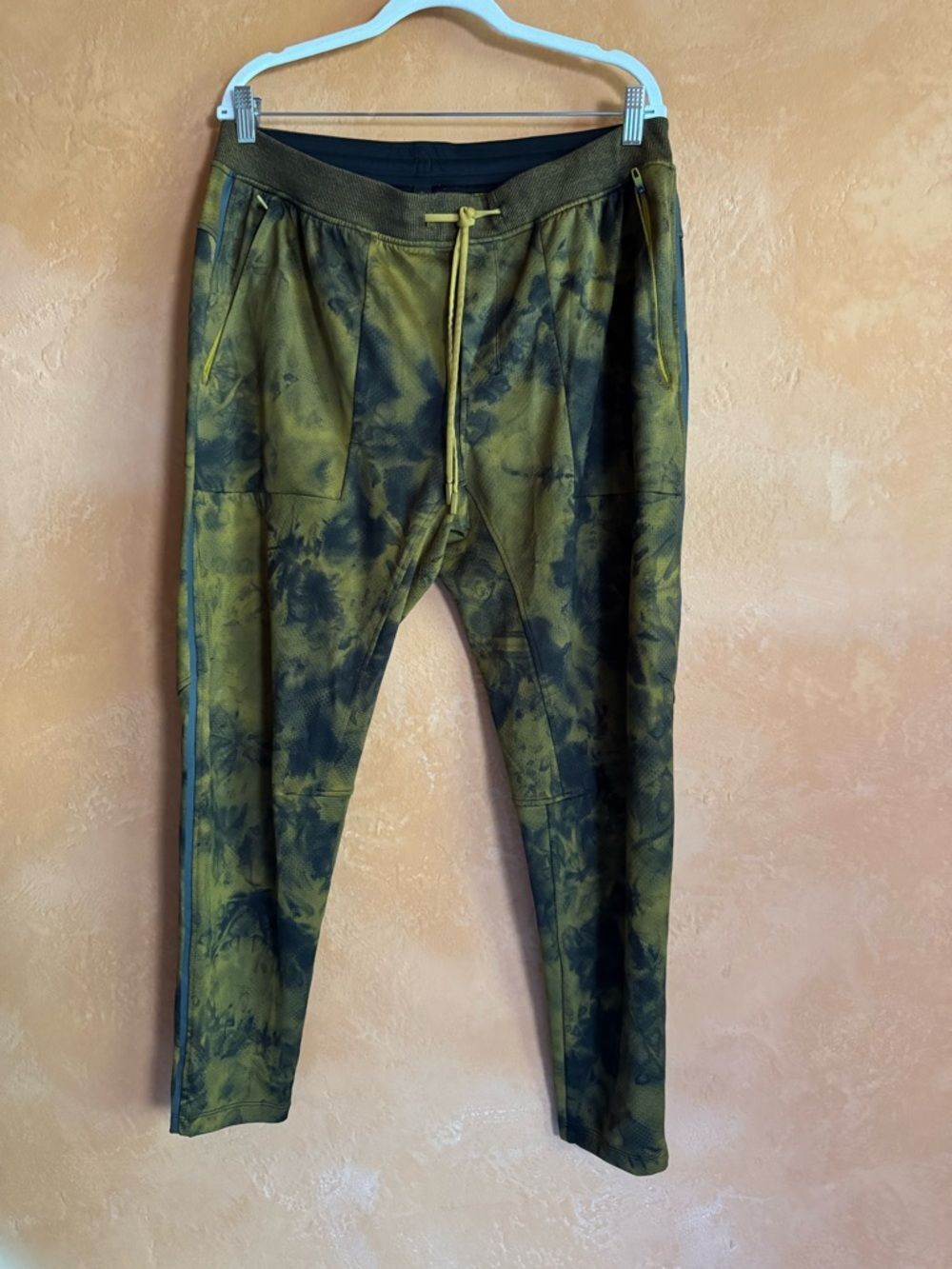 Lululemon Men’s XXL Tie Dye Joggers Athletic Pants Zip Pocket Tapered Fit